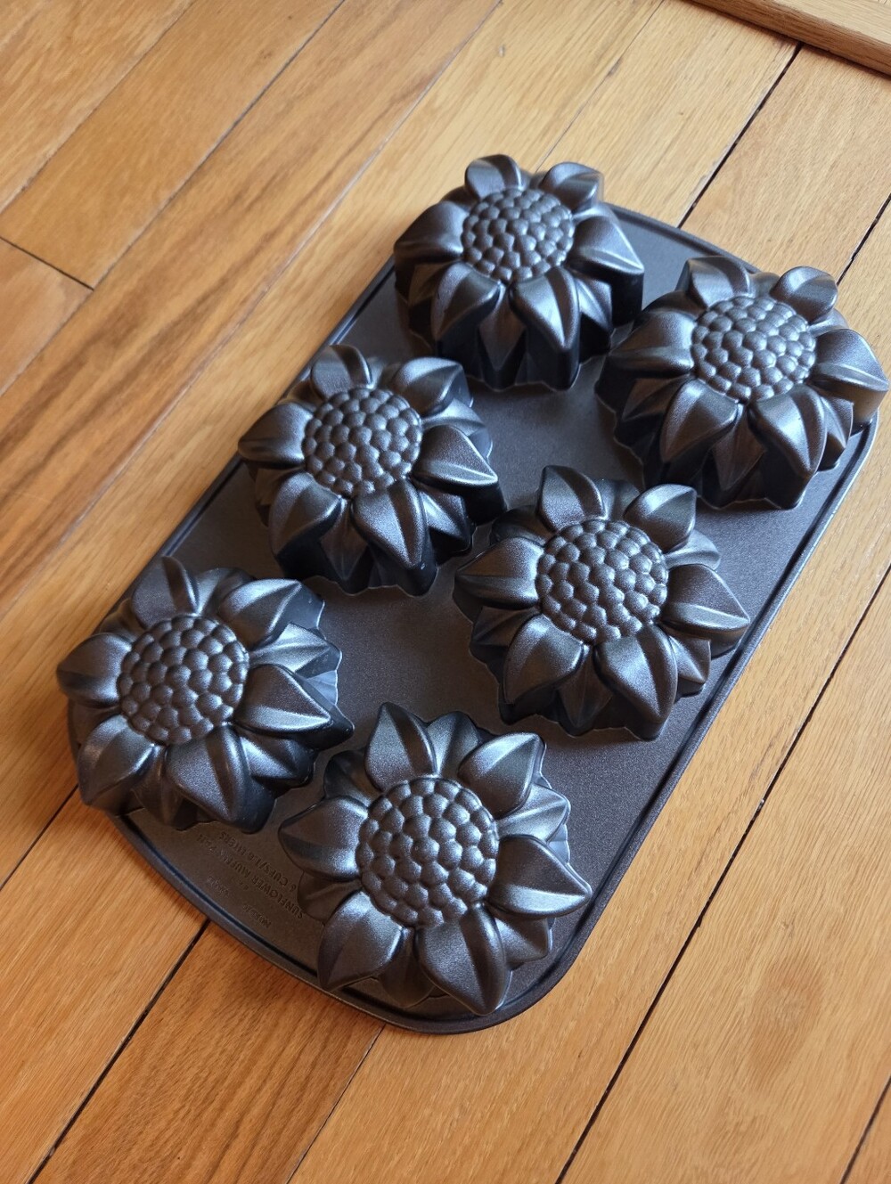 Nordic Ware Sunflower Cakelet Pan